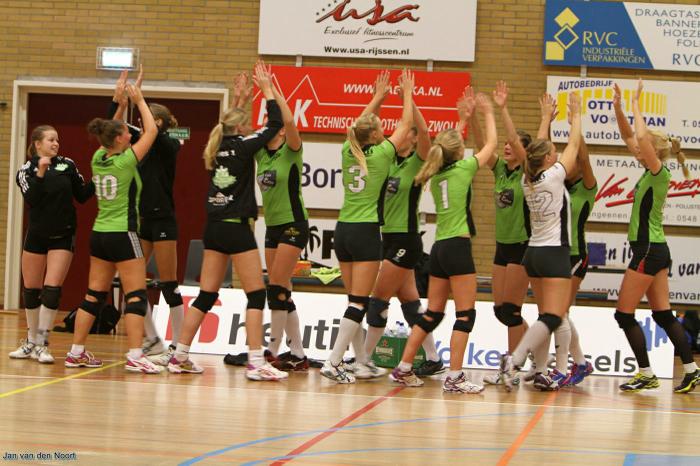 Veracles Dames 1 gaat voor de "Gouden knakworst"