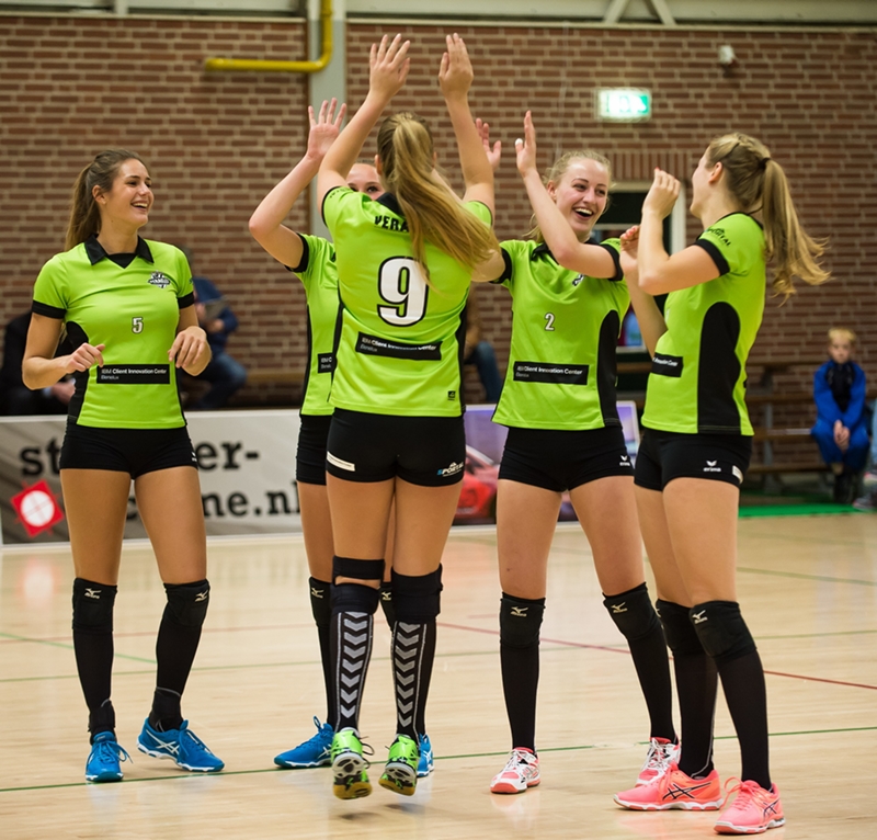 Dames 1 wint van koploper!